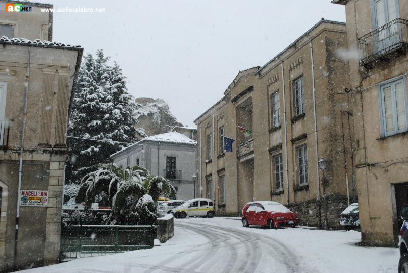 Aiello, dopo la pioggia, le frane ora la neve Aiello, dopo la pioggia, le frane ora la neve